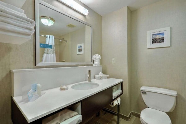 Hampton Inn Batavia image 8